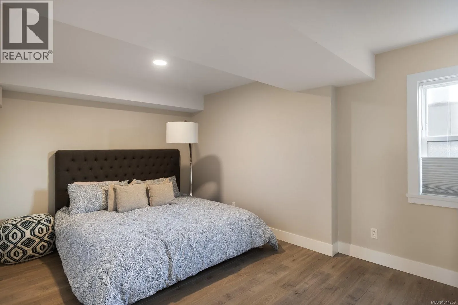 1414 Grand Forest Close