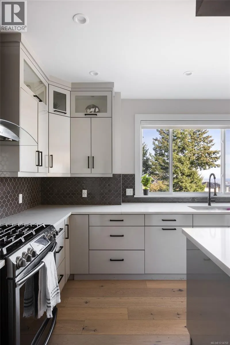 1414 Grand Forest Close