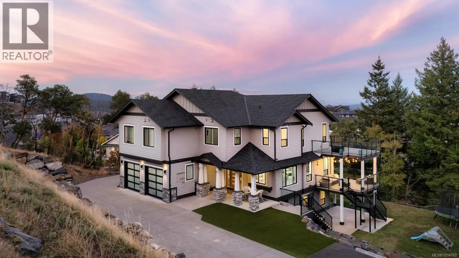 1414 Grand Forest Close