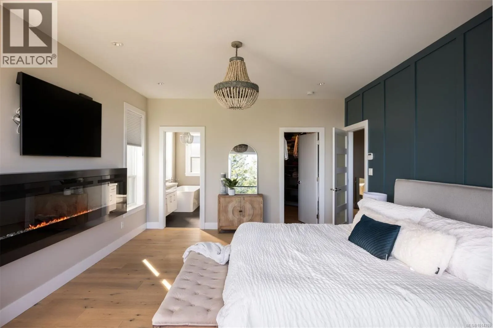 1414 Grand Forest Close