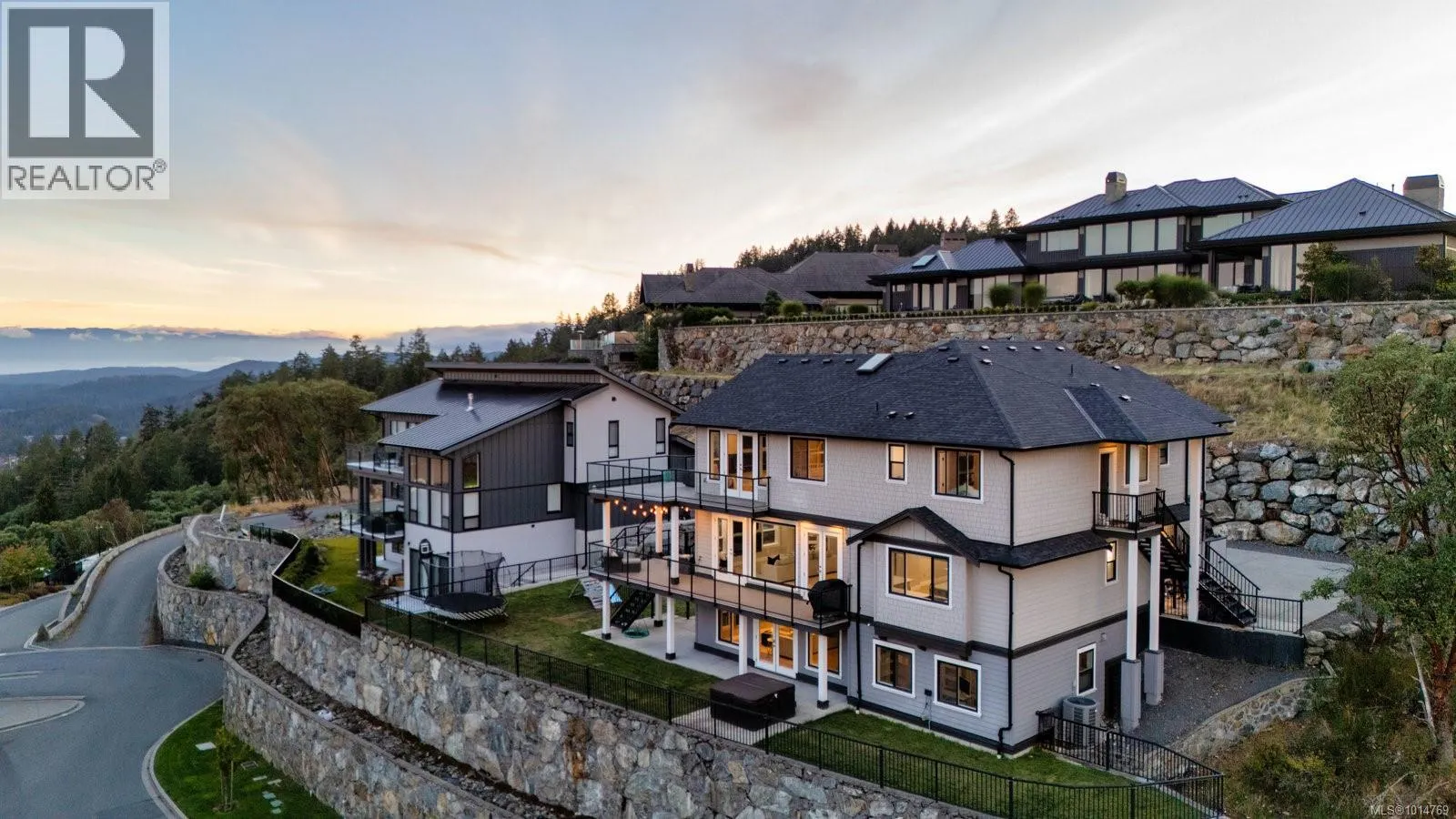1414 Grand Forest Close