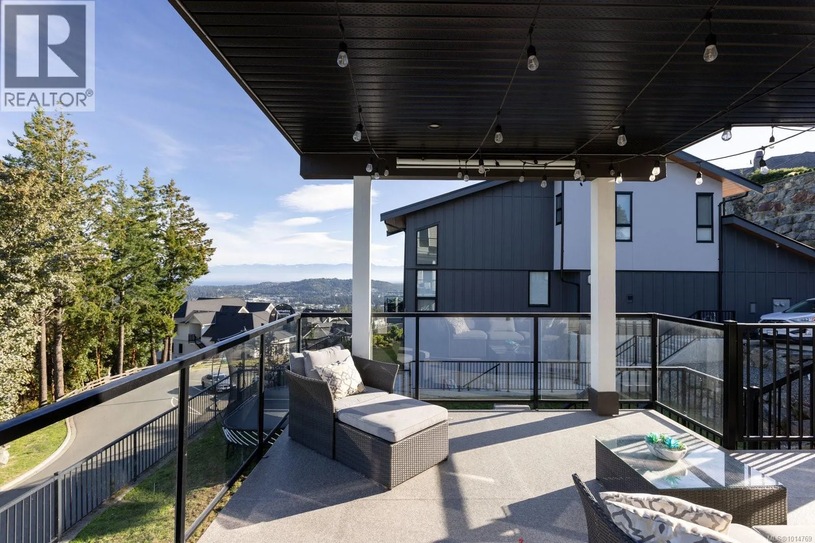 1414 Grand Forest Close