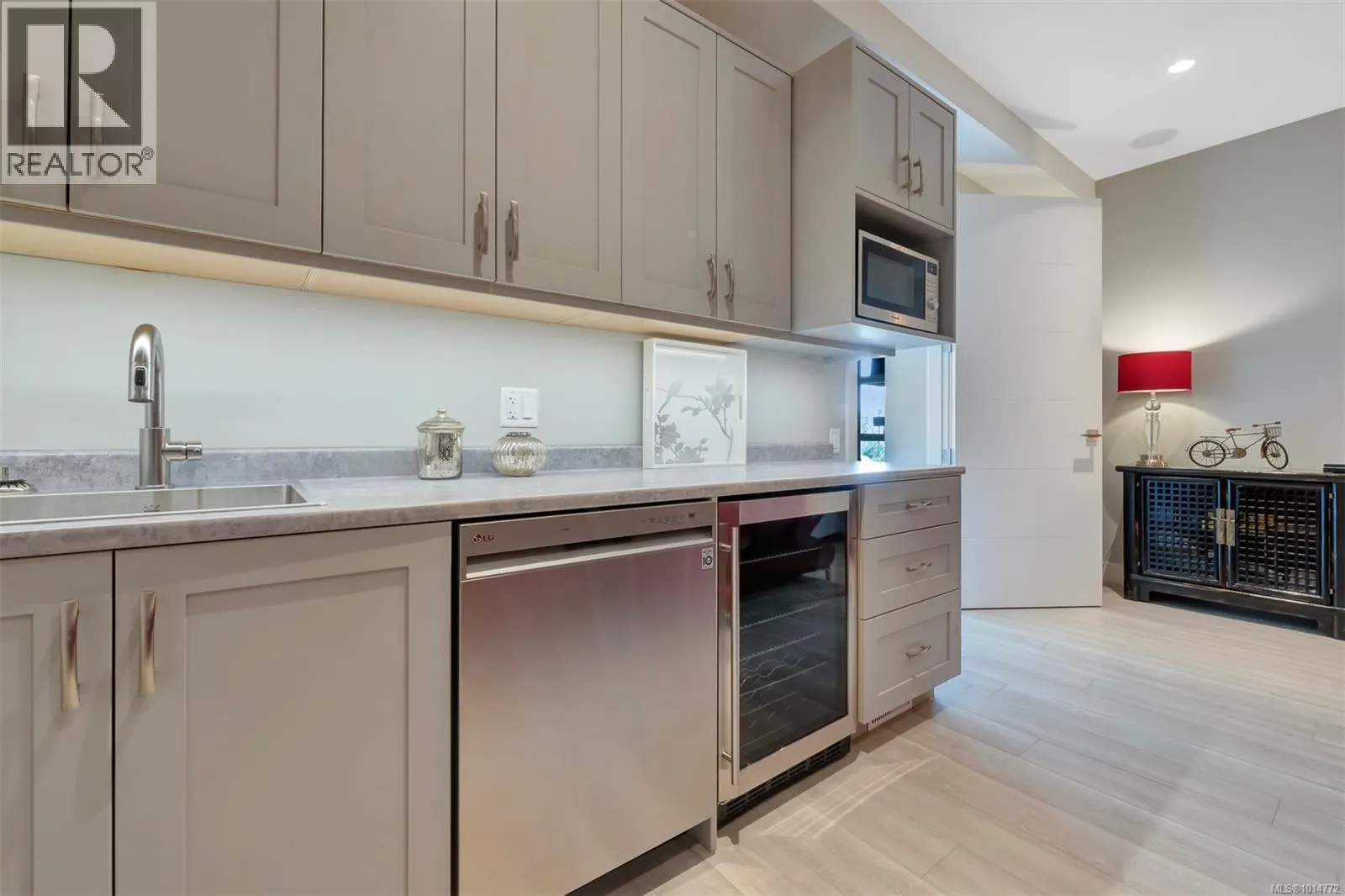 7470 Thornton Hts