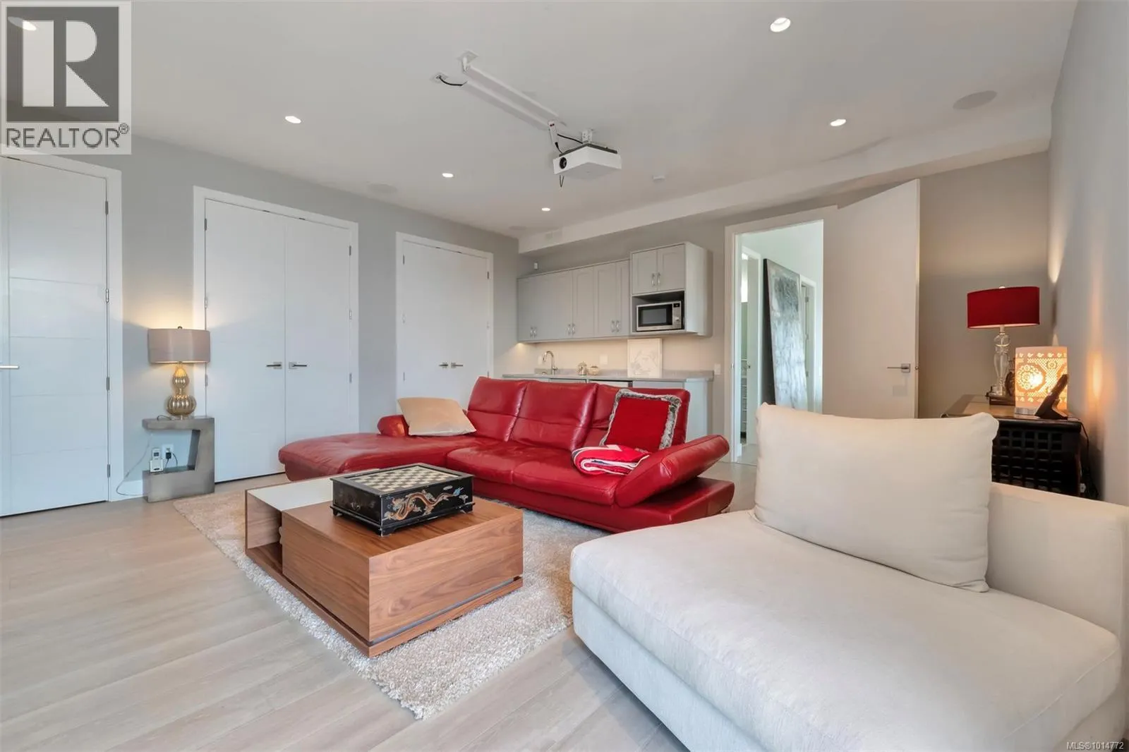7470 Thornton Hts