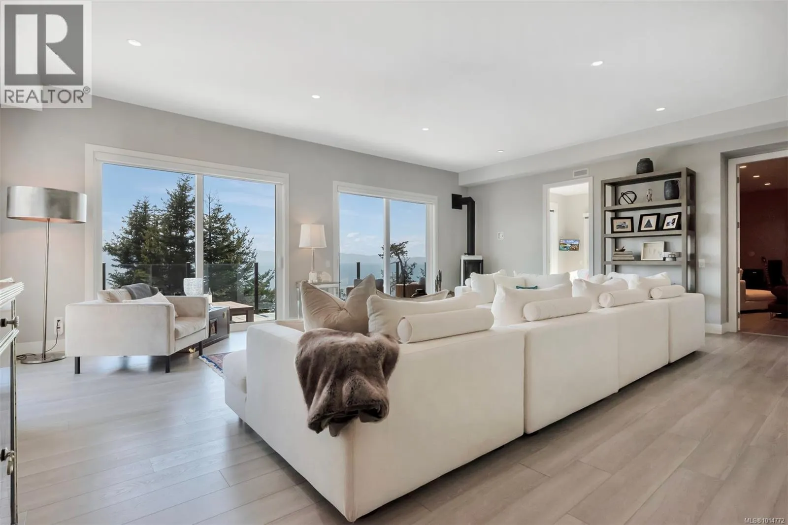 7470 Thornton Hts