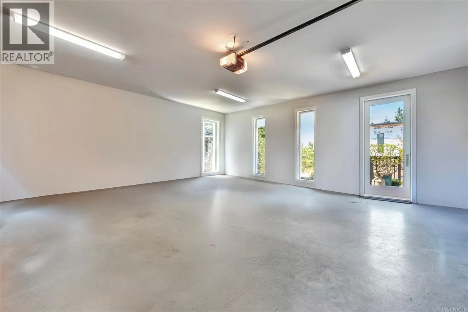 7470 Thornton Hts