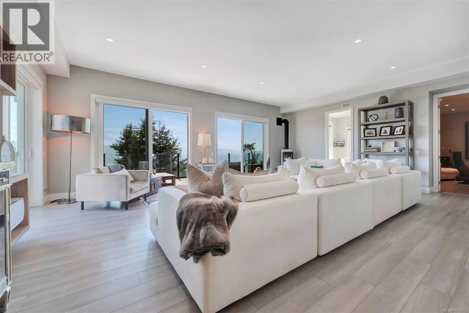 7470 Thornton Hts