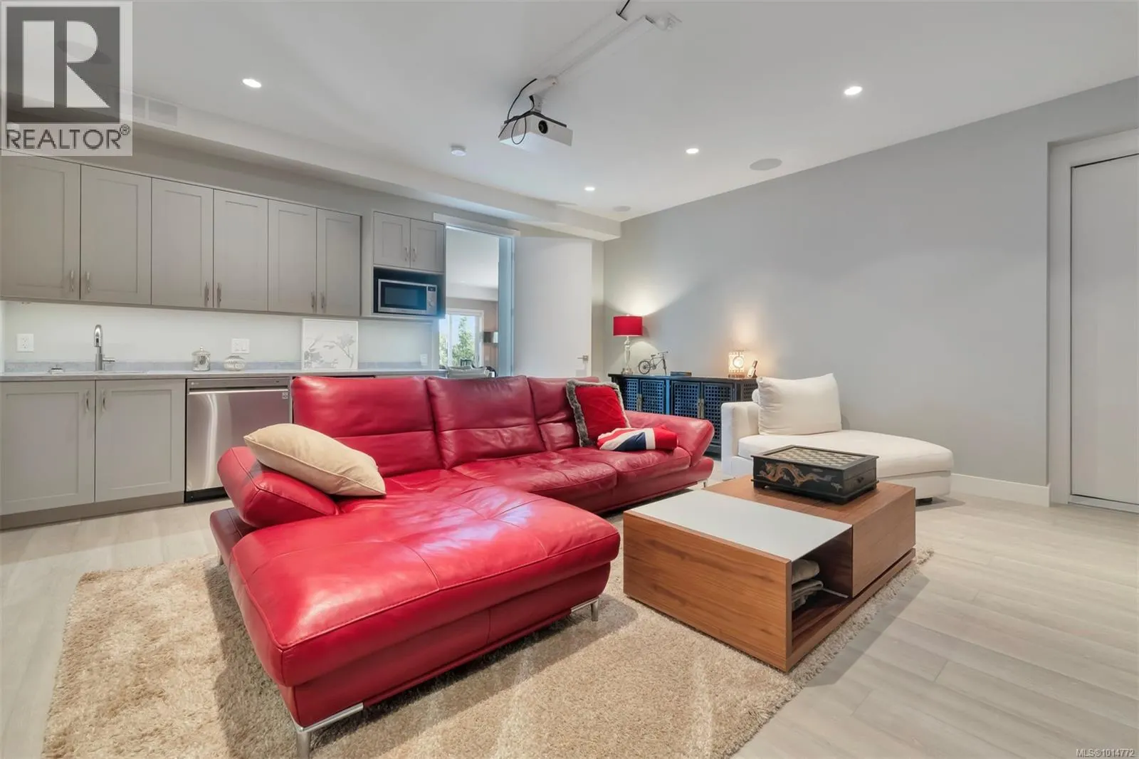7470 Thornton Hts
