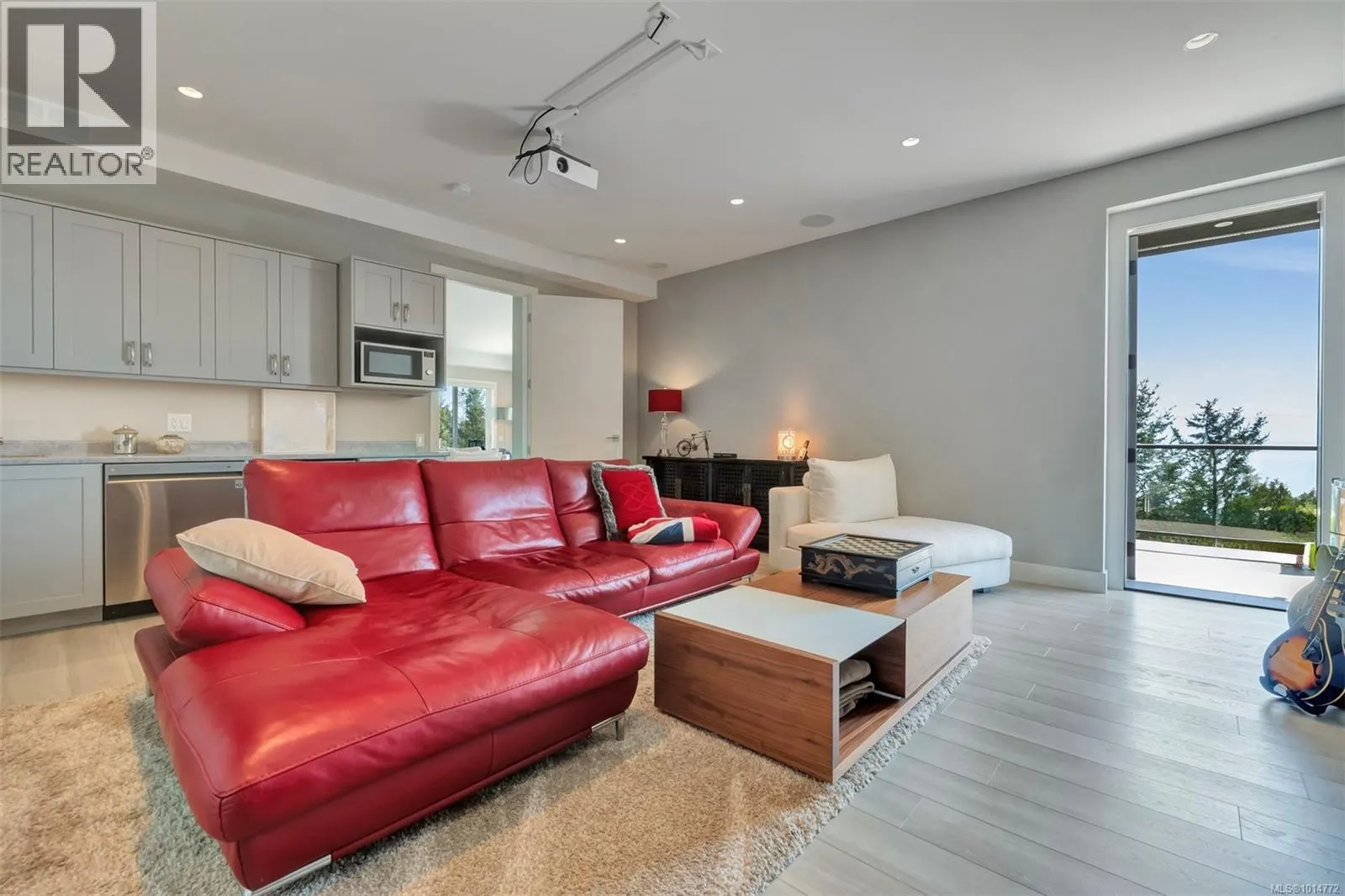 7470 Thornton Hts