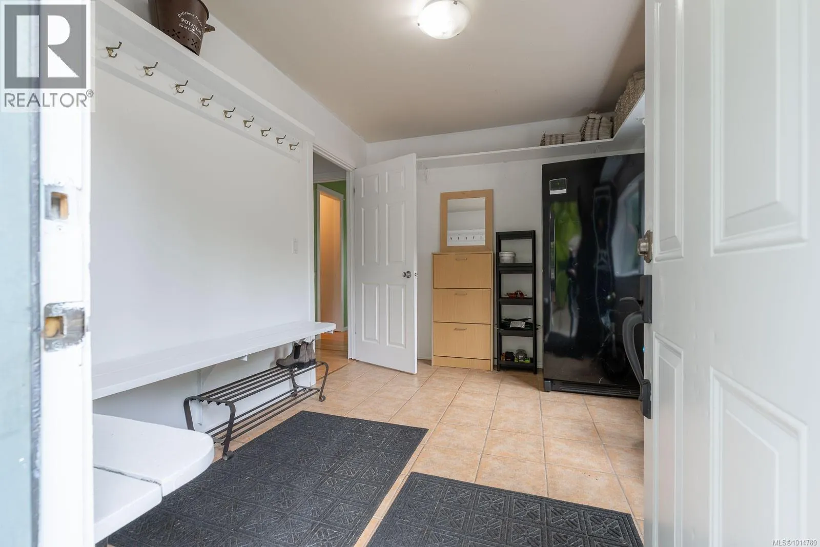 3585 Glenora Rd