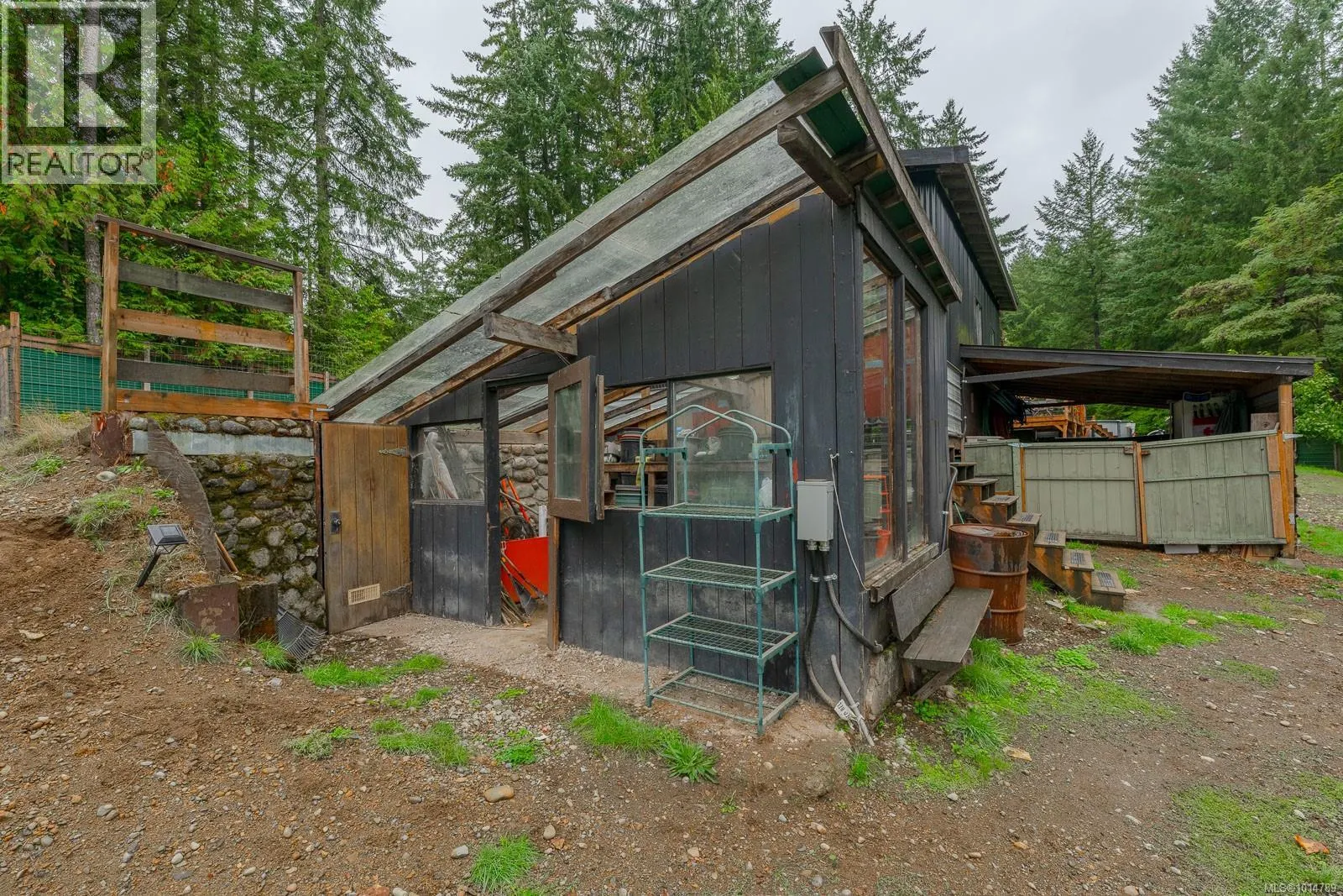 3585 Glenora Rd