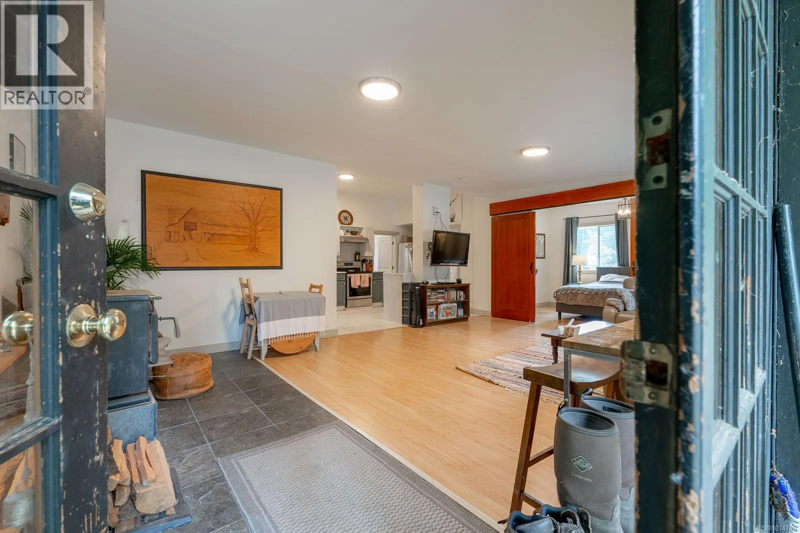 3585 Glenora Rd