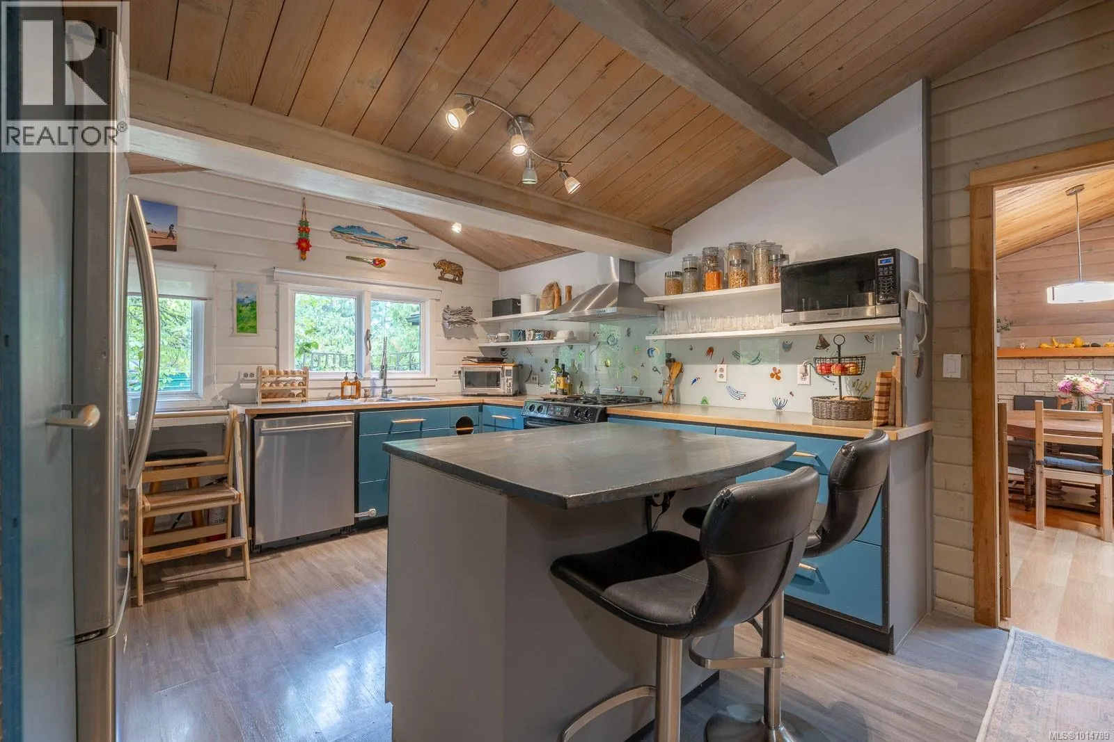 3585 Glenora Rd