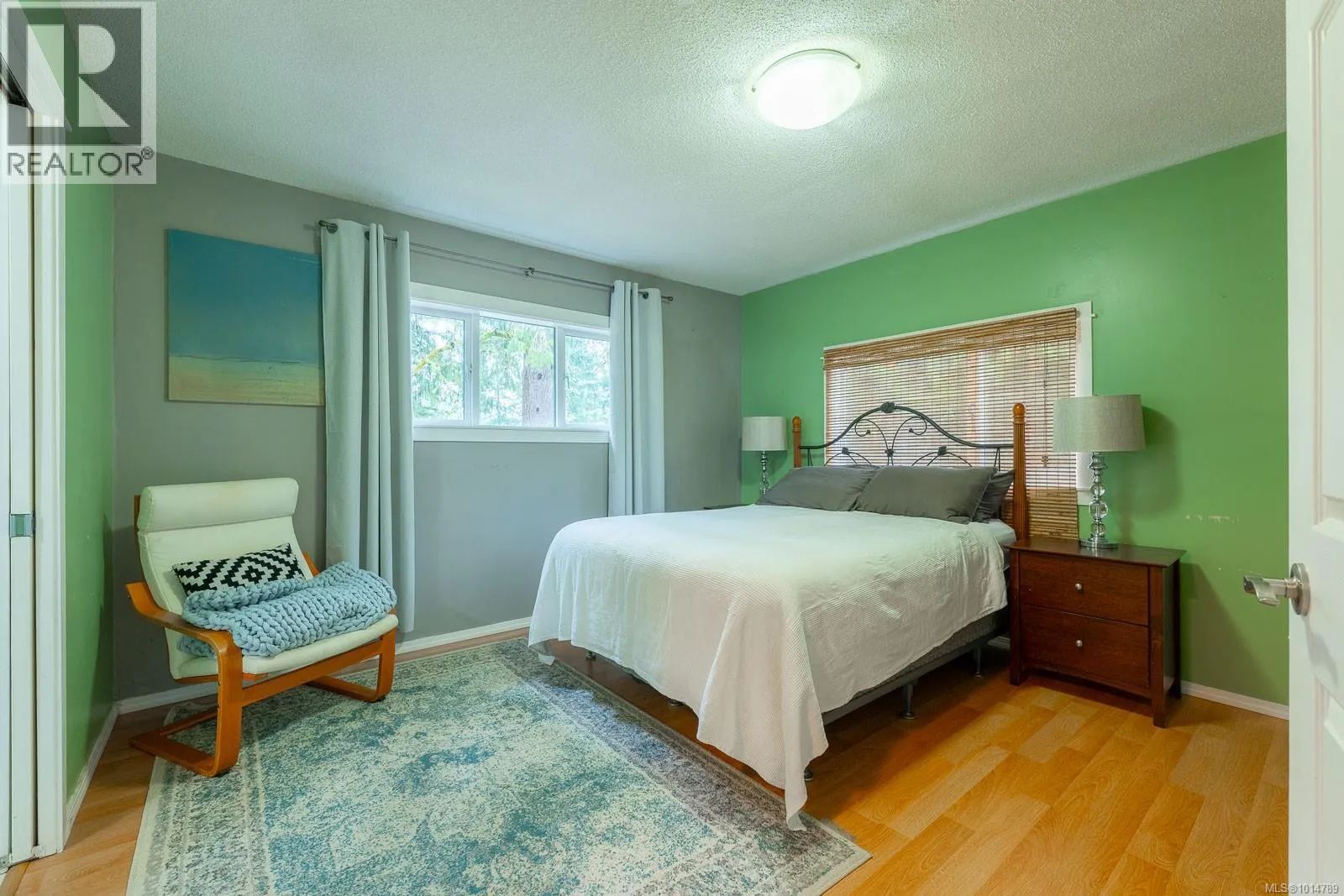 3585 Glenora Rd