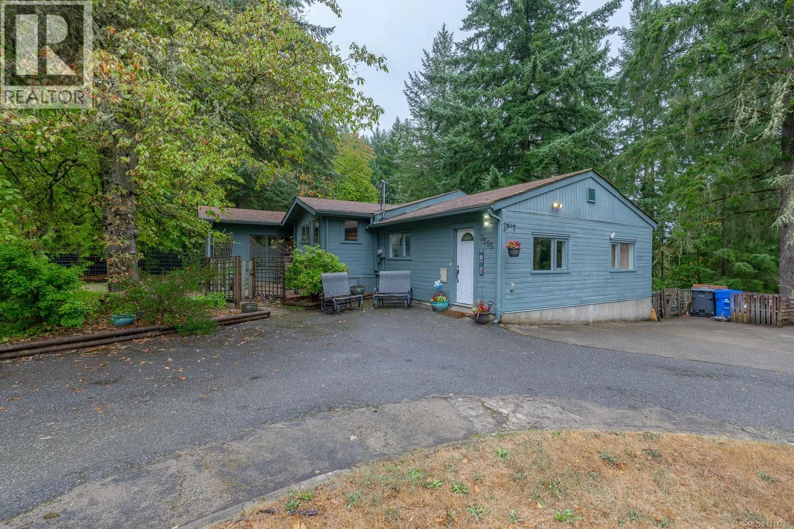 3585 Glenora Rd