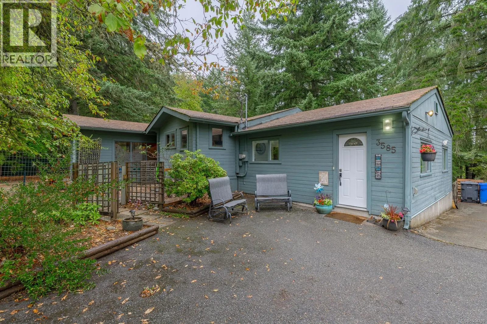3585 Glenora Rd