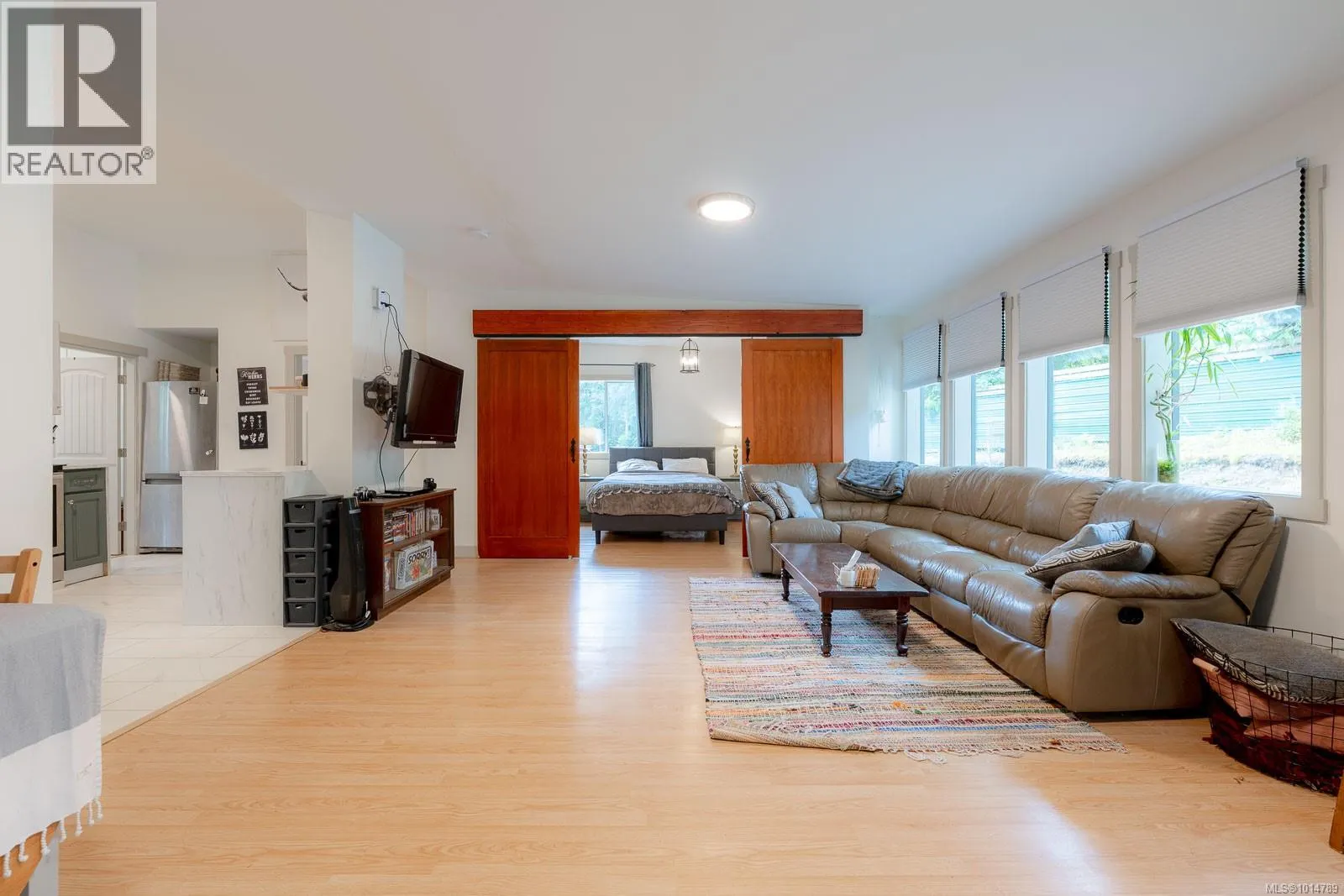 3585 Glenora Rd