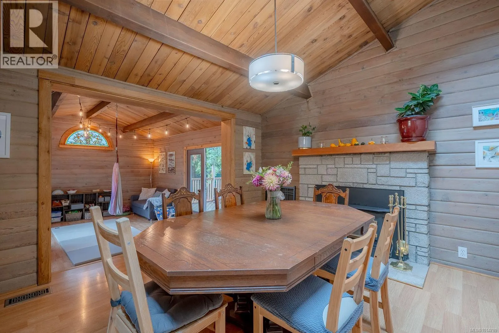 3585 Glenora Rd