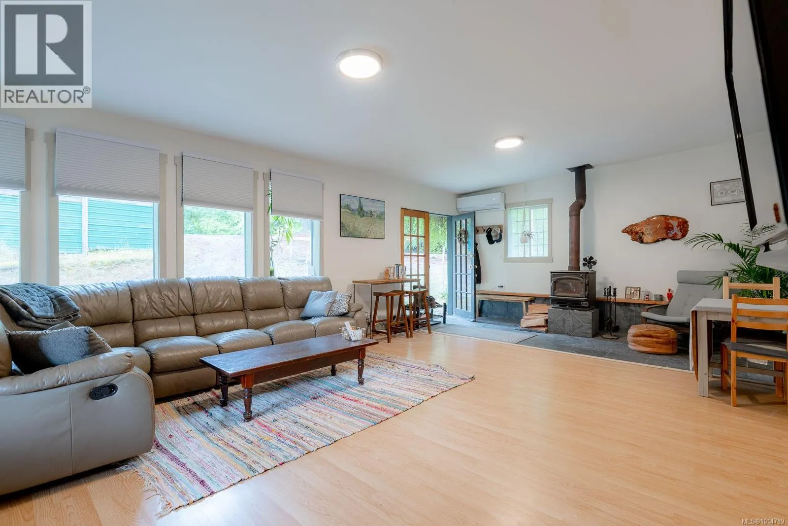 3585 Glenora Rd