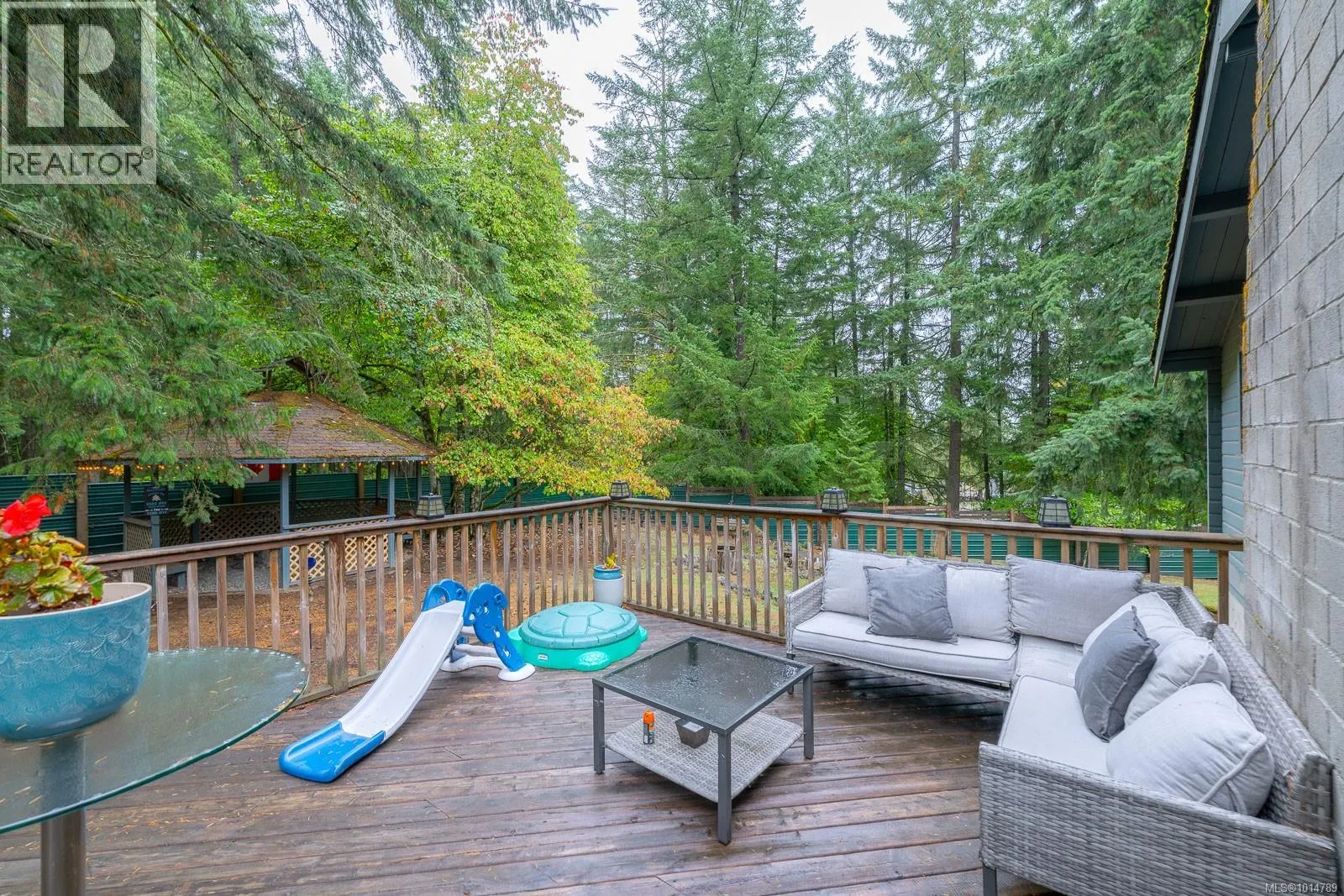 3585 Glenora Rd