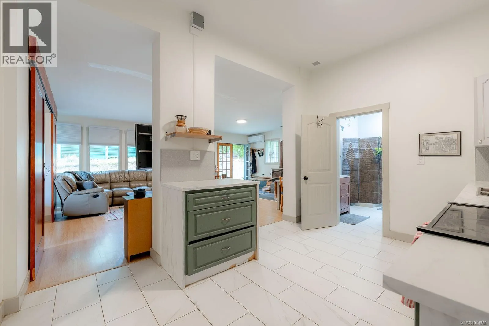 3585 Glenora Rd