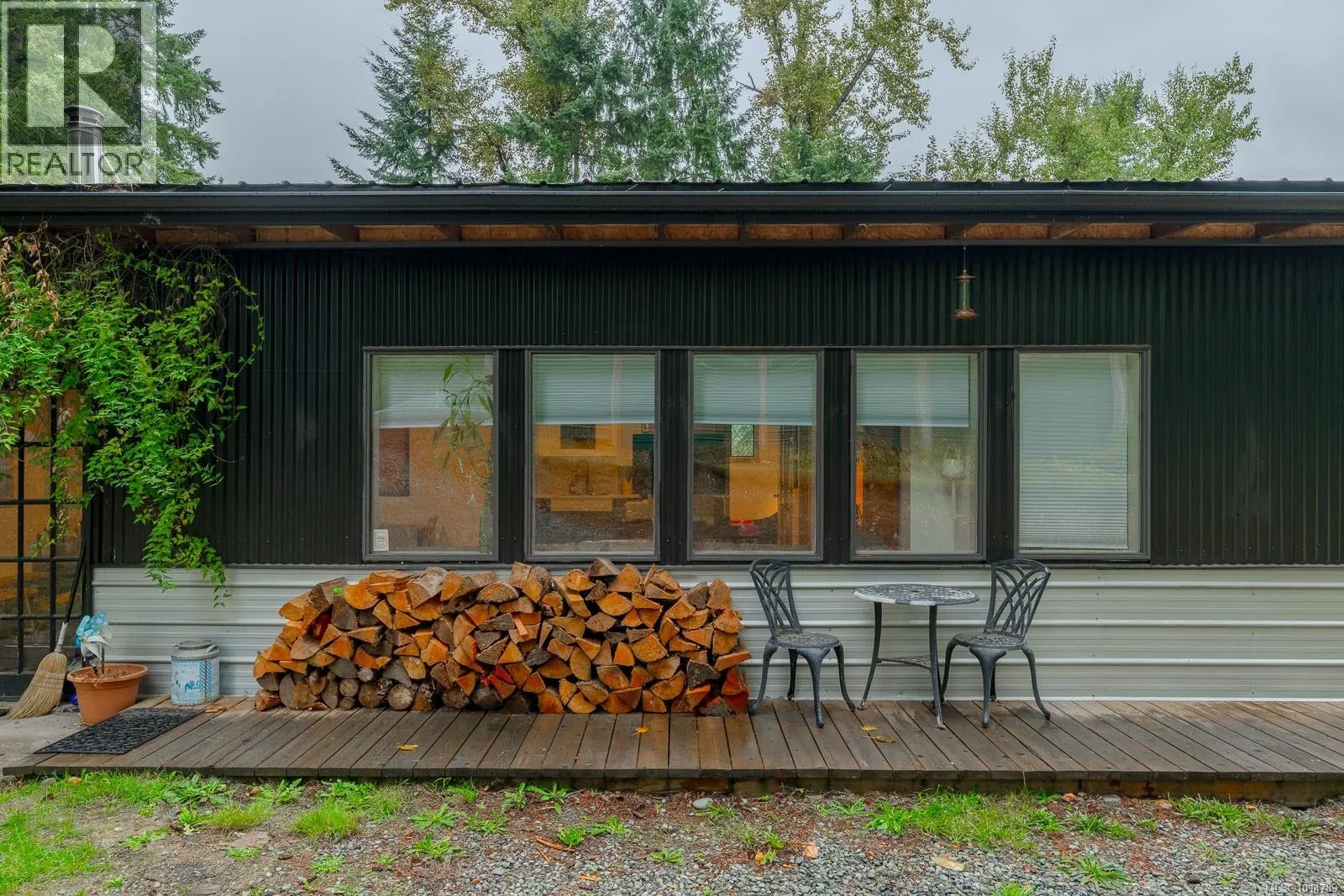 3585 Glenora Rd