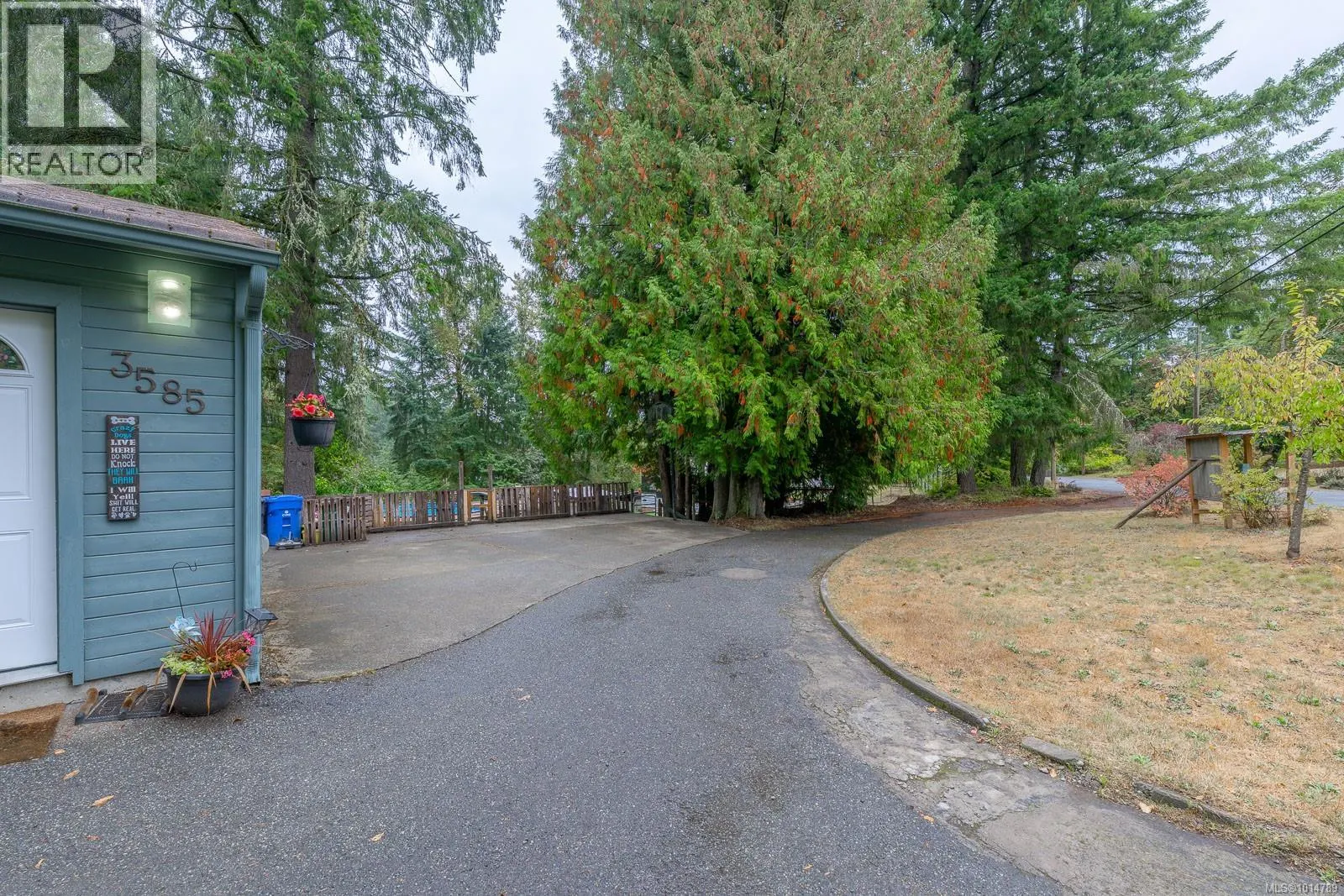 3585 Glenora Rd