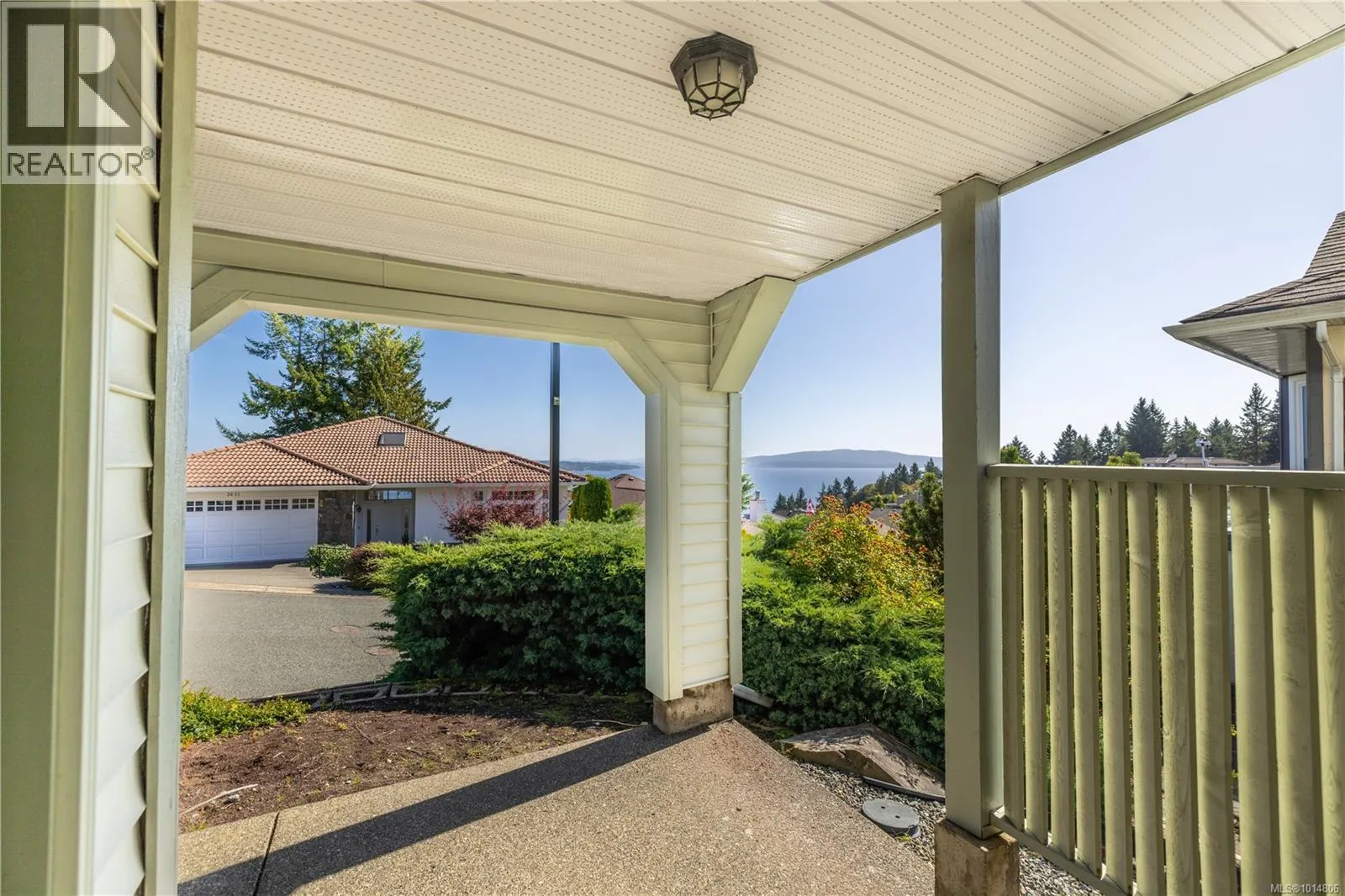 3635 Arbutus Dr N