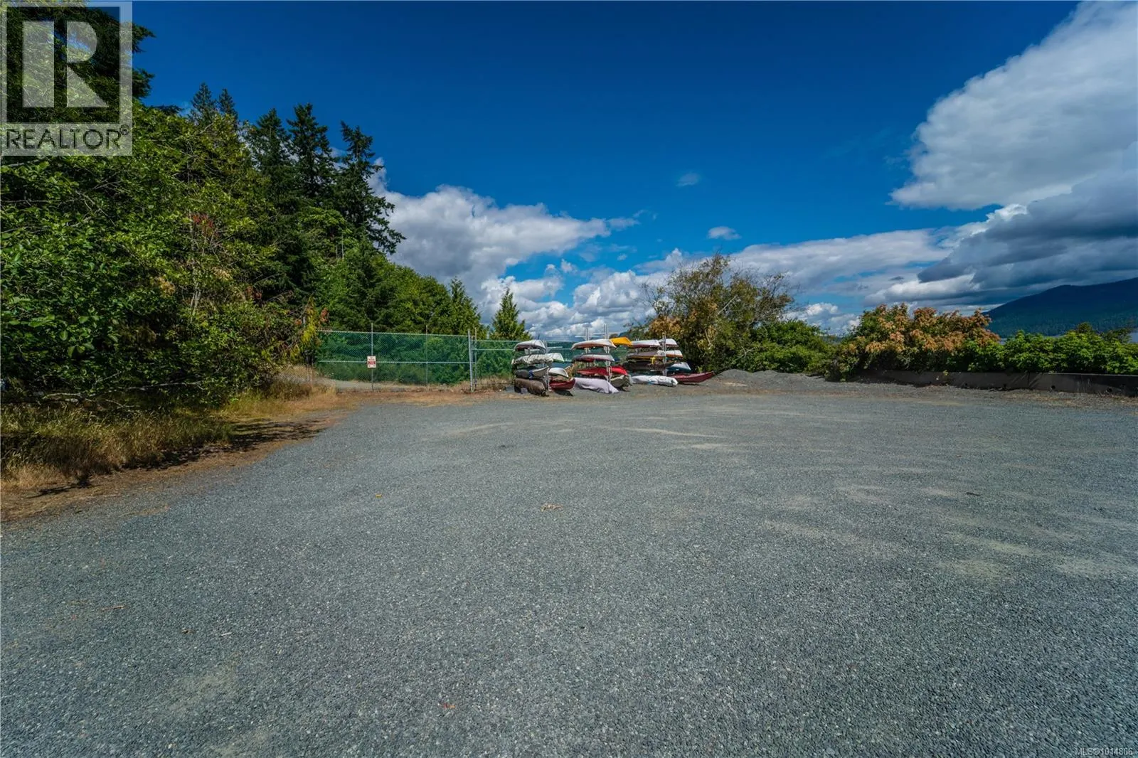 3635 Arbutus Dr N