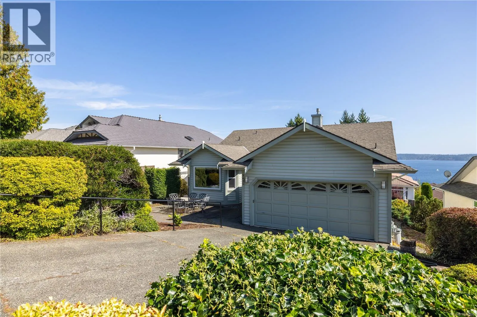 3635 Arbutus Dr N