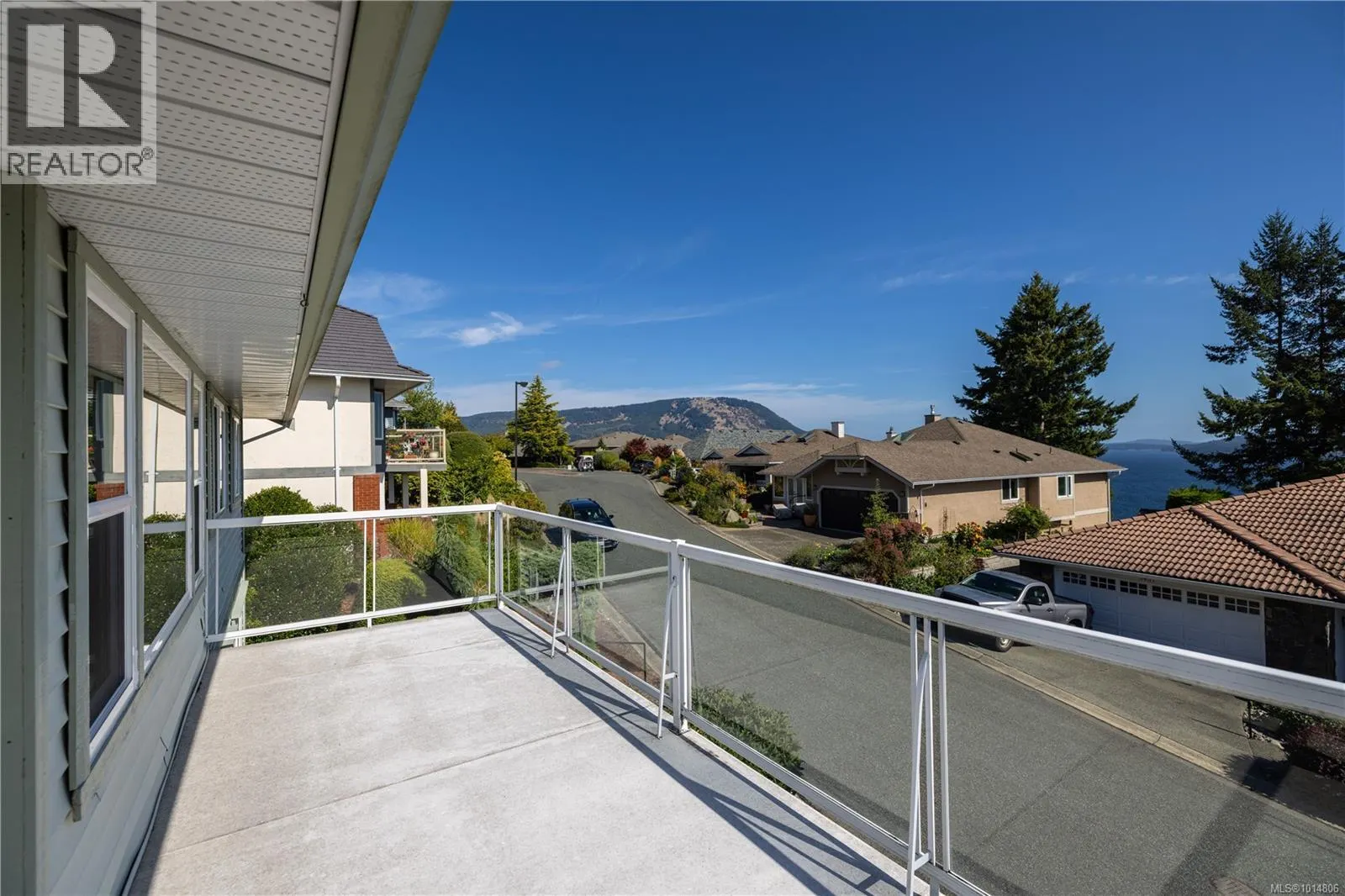 3635 Arbutus Dr N