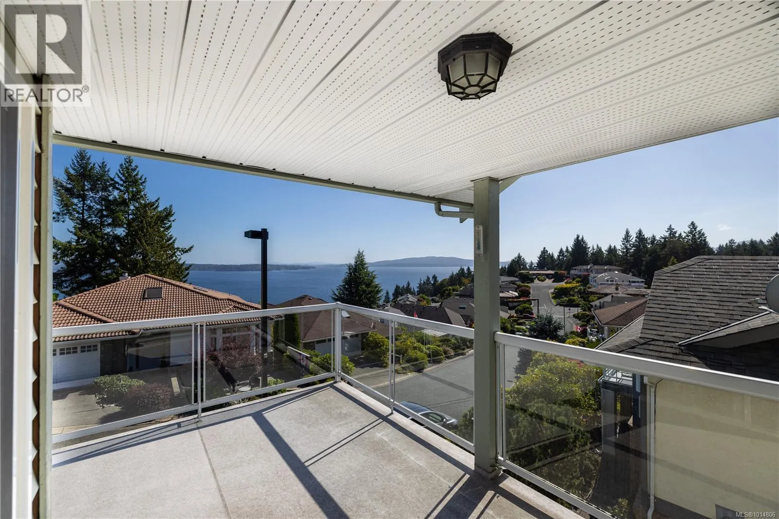 3635 Arbutus Dr N