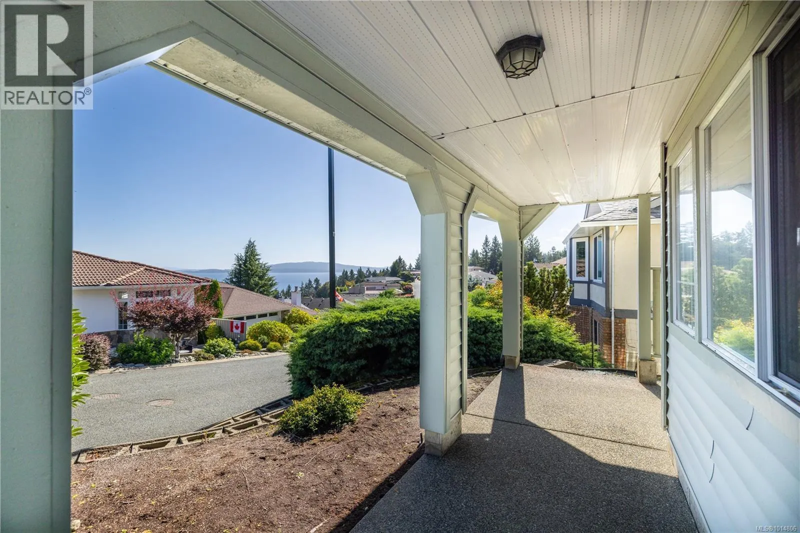 3635 Arbutus Dr N