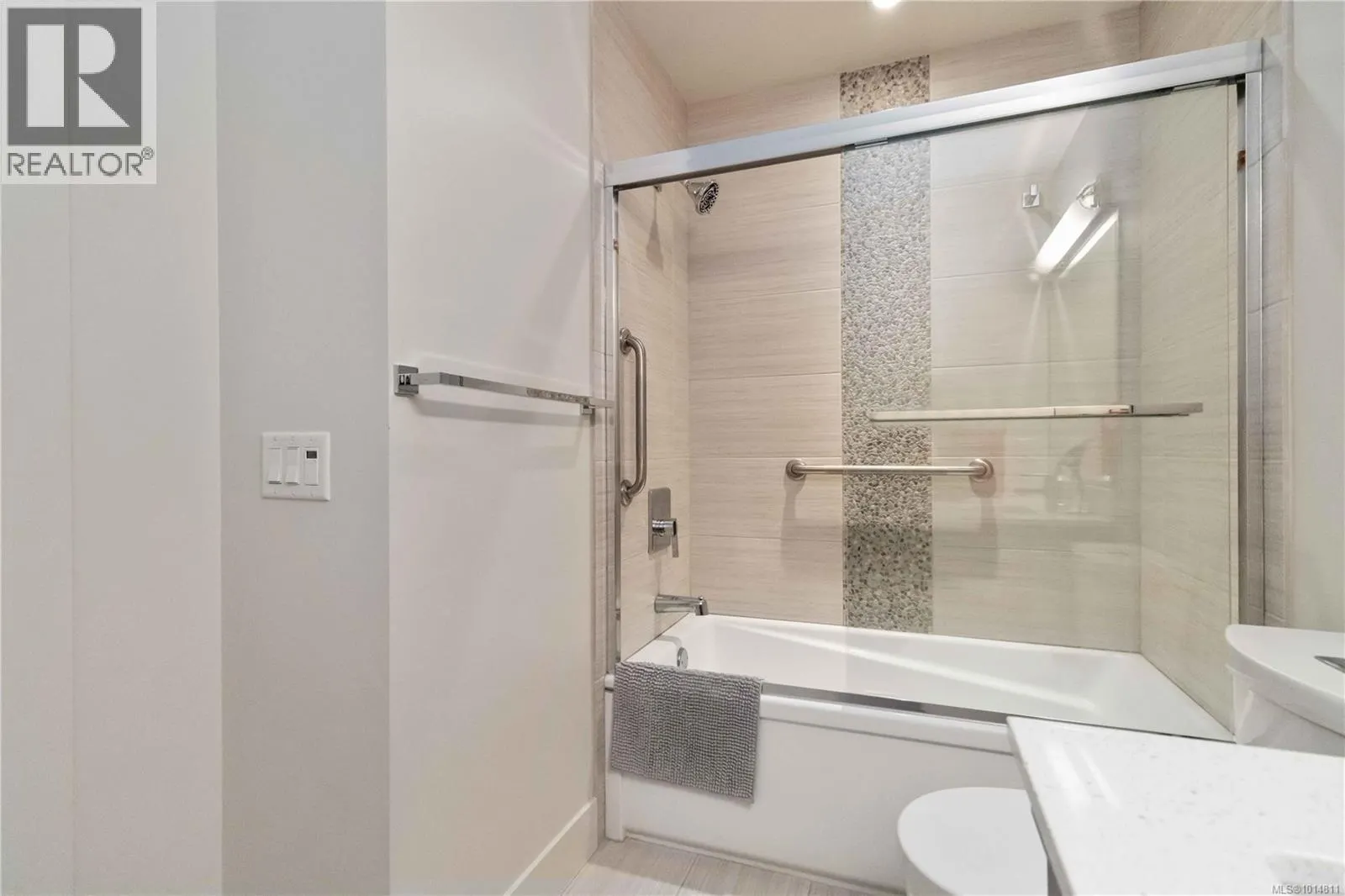 309 3815 Rowland Ave