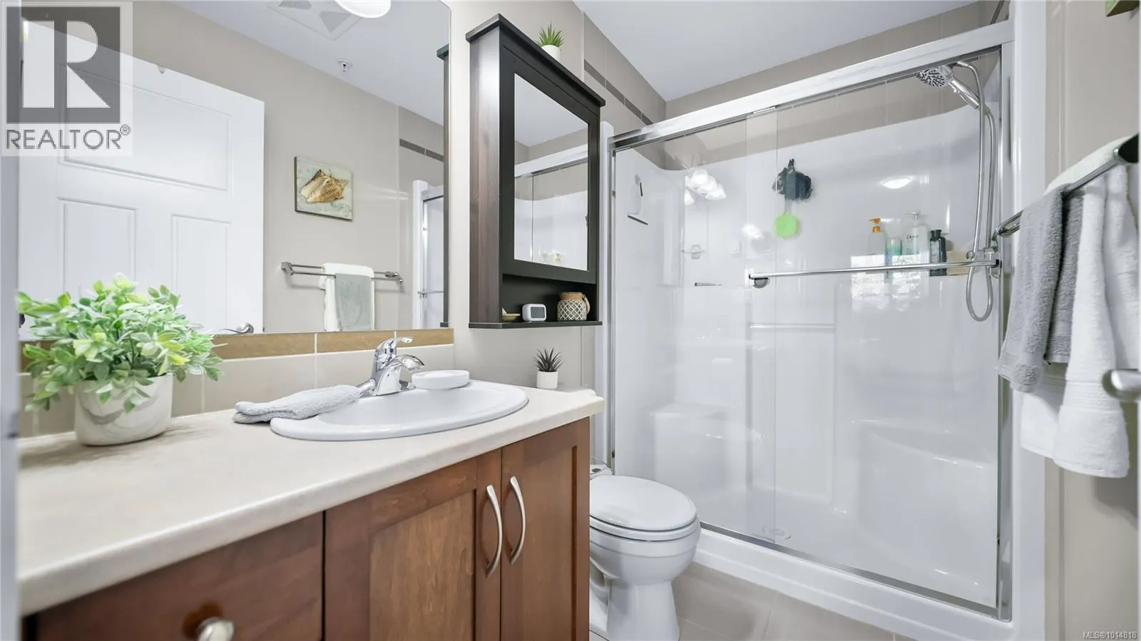 207 7088 West Saanich Rd