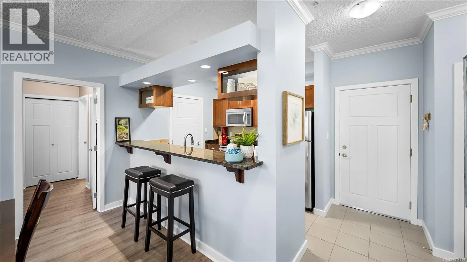 207 7088 West Saanich Rd