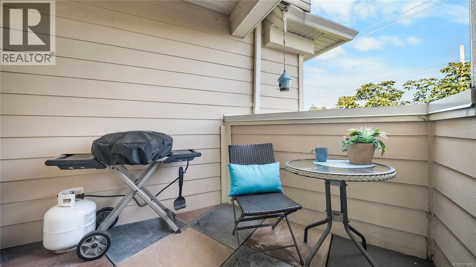 207 7088 West Saanich Rd