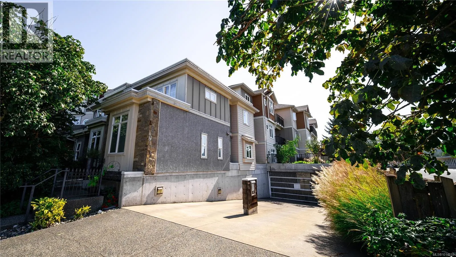 207 7088 West Saanich Rd
