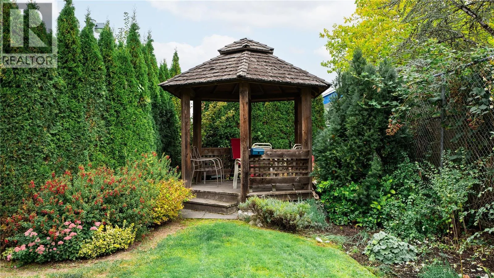 207 7088 West Saanich Rd