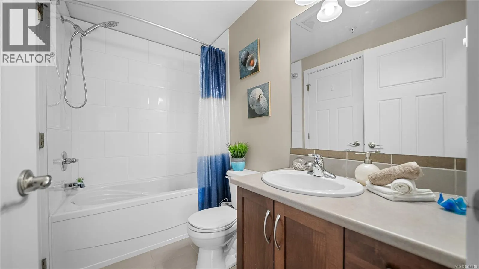 207 7088 West Saanich Rd