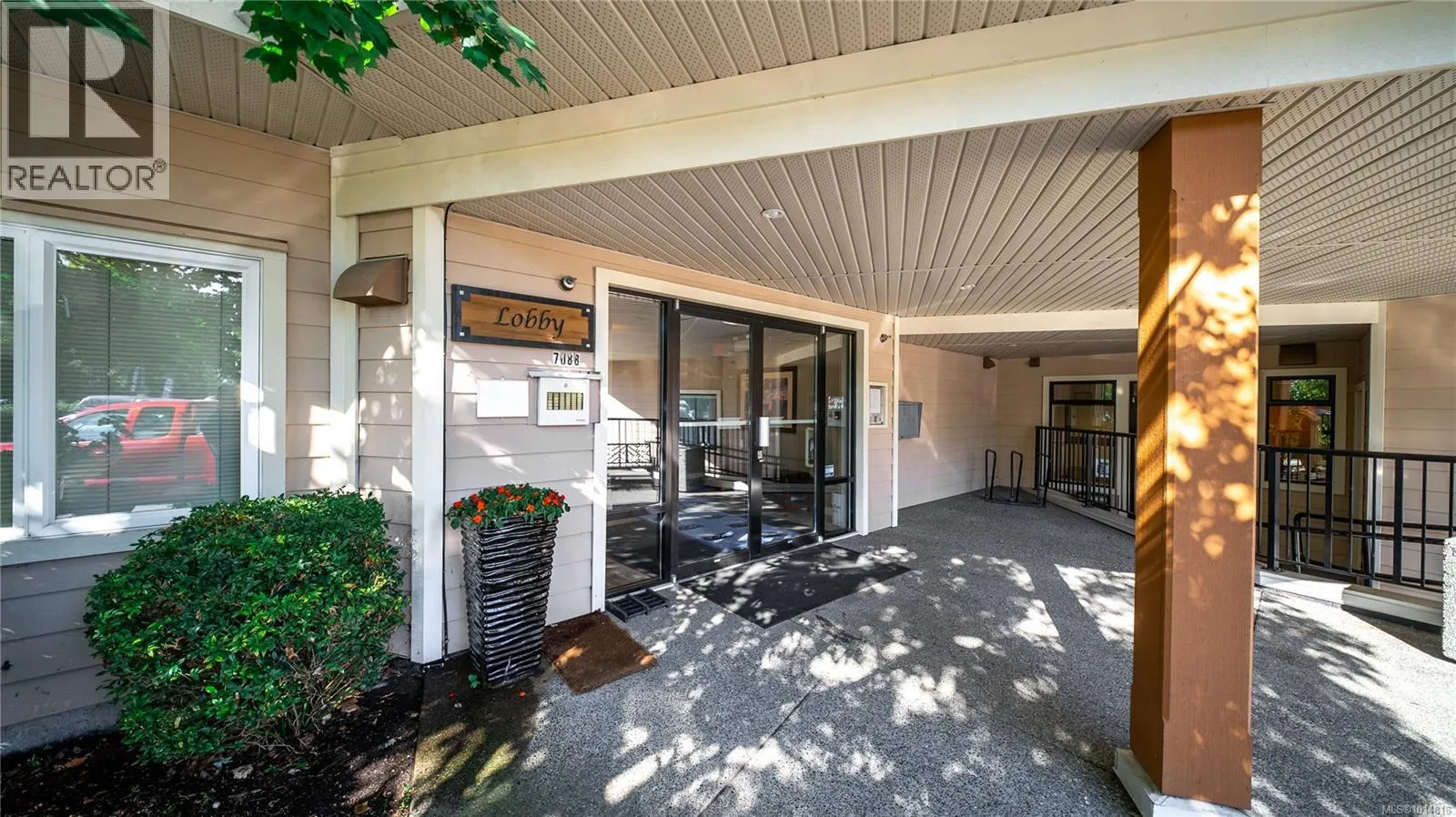 207 7088 West Saanich Rd
