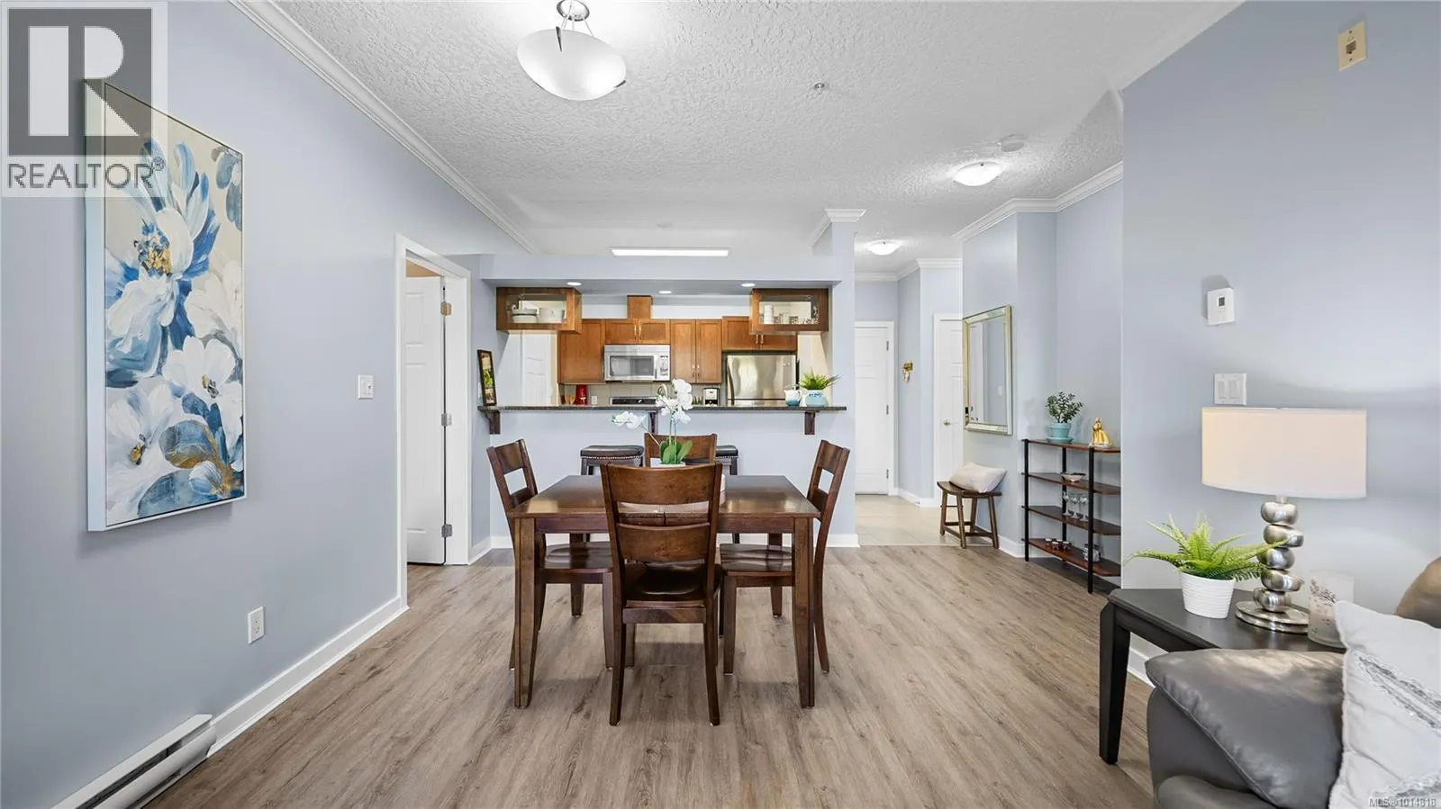 207 7088 West Saanich Rd