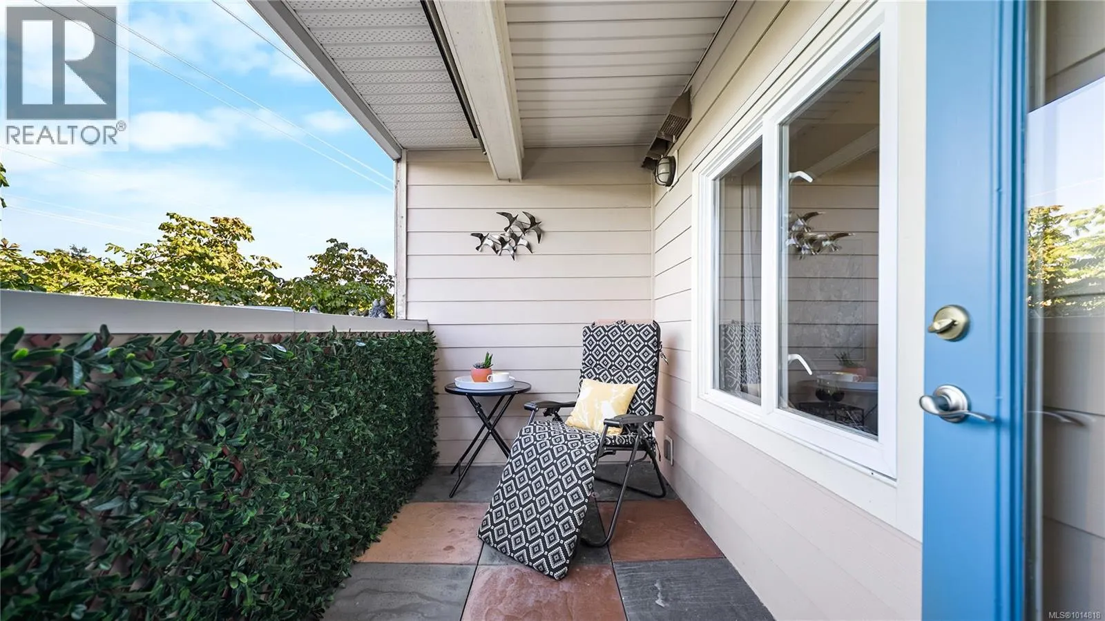 207 7088 West Saanich Rd