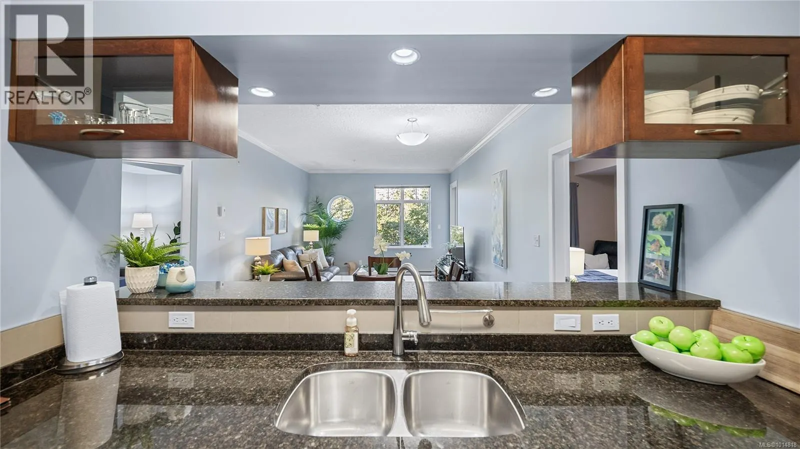 207 7088 West Saanich Rd