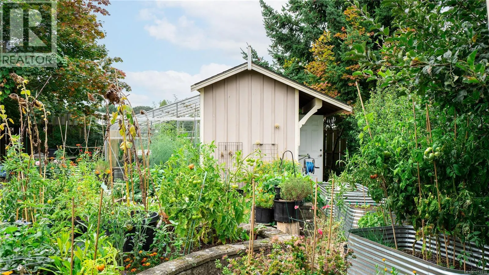 207 7088 West Saanich Rd