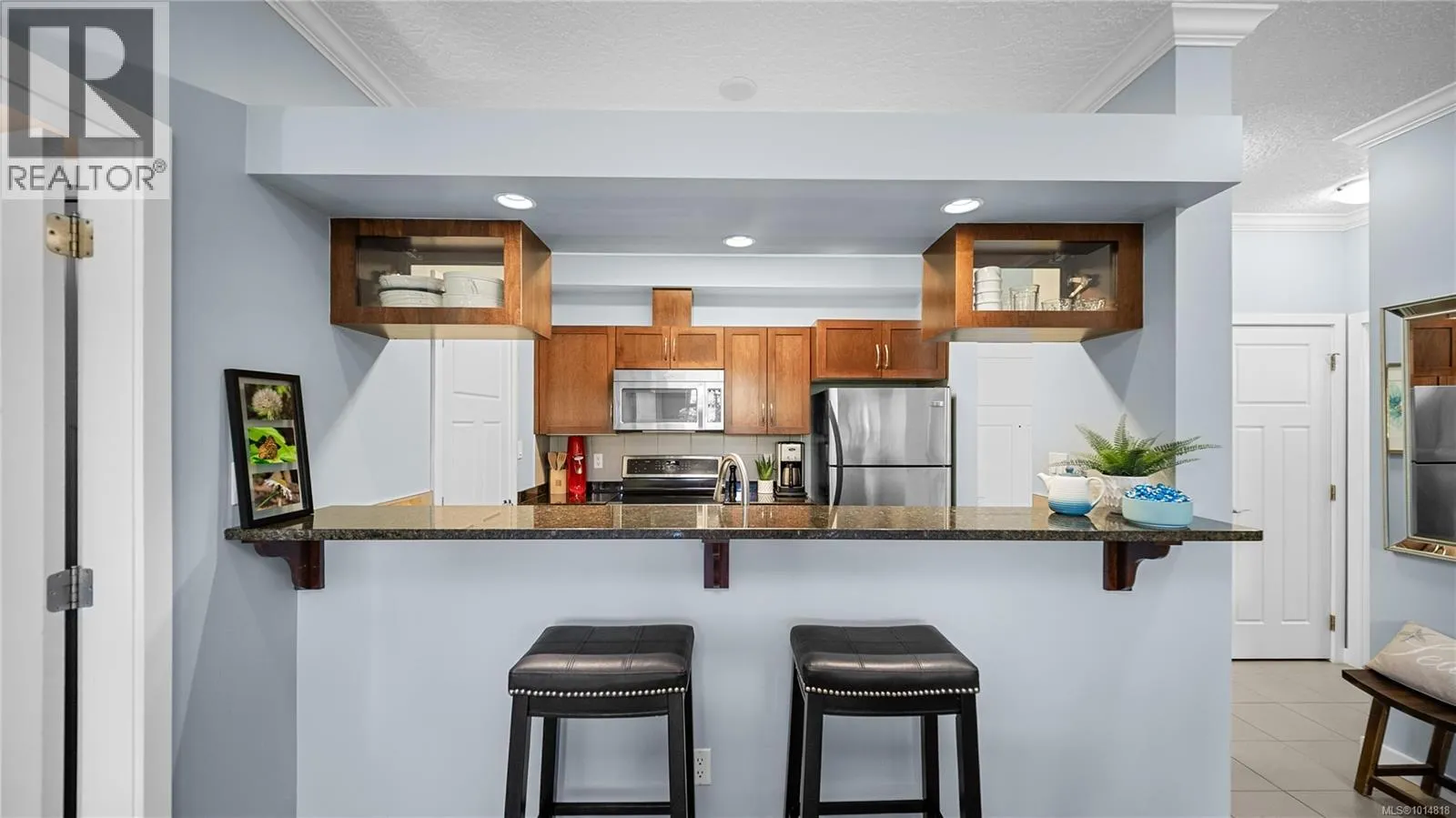 207 7088 West Saanich Rd