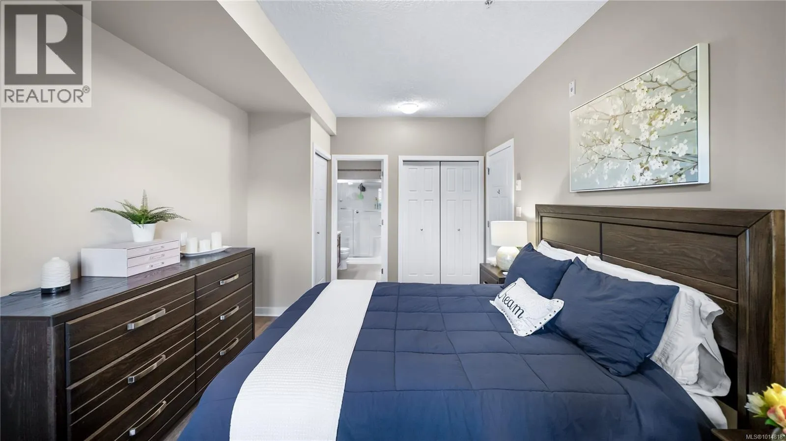 207 7088 West Saanich Rd