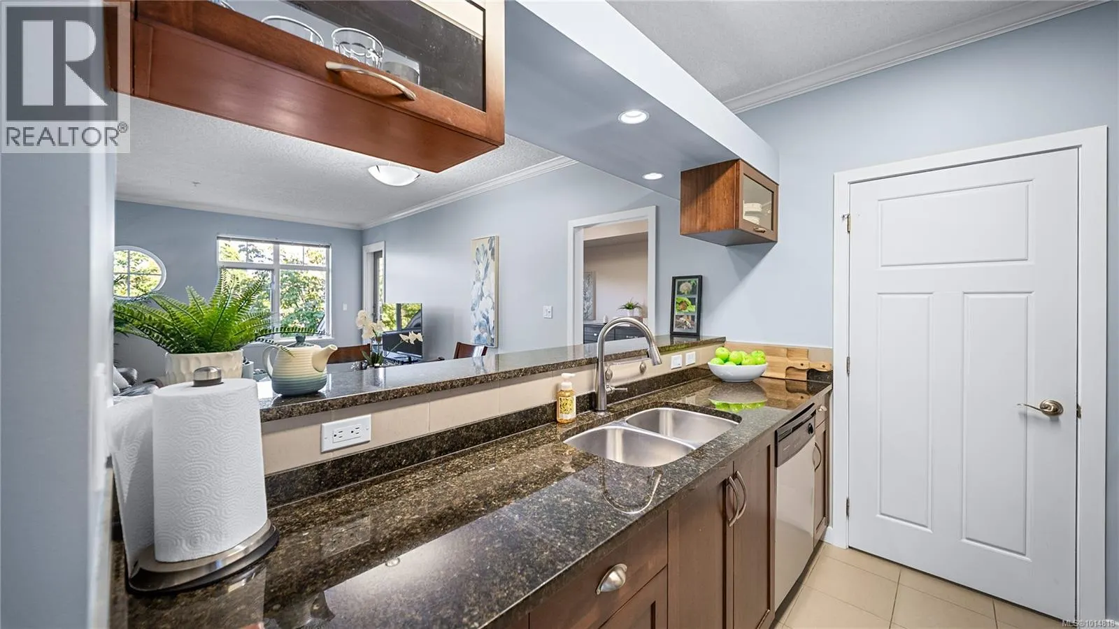 207 7088 West Saanich Rd