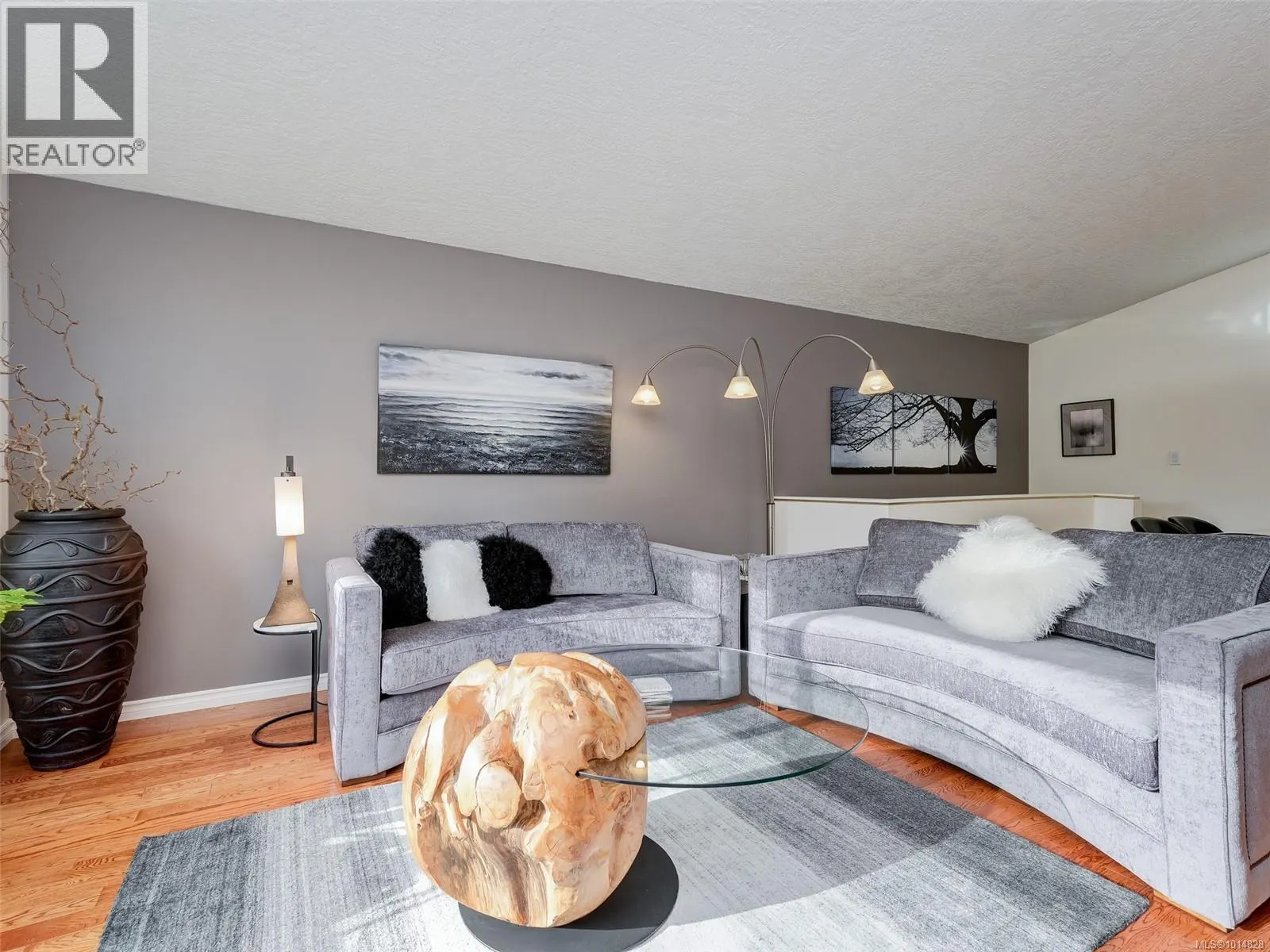 30 901 Kentwood Lane