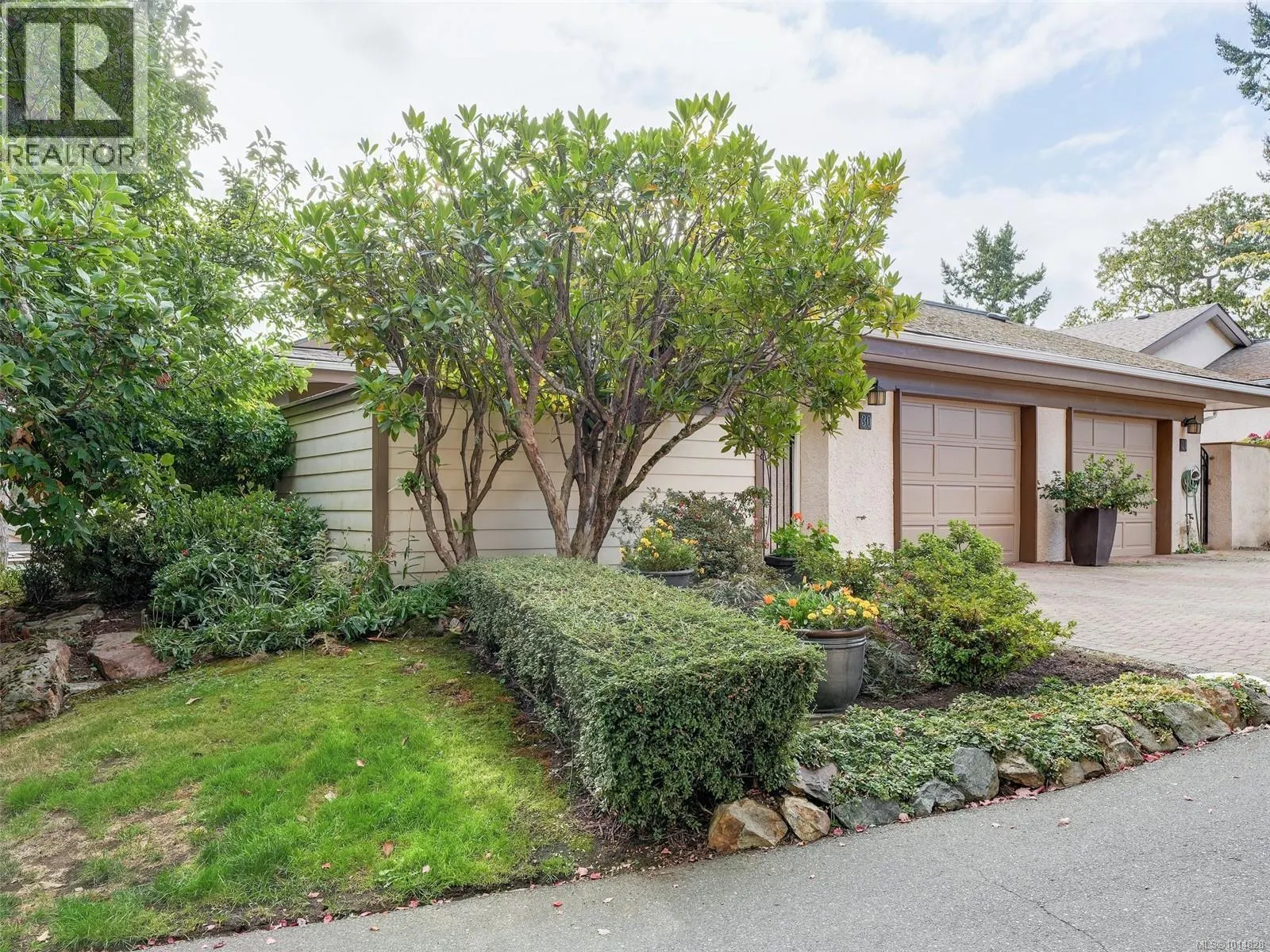 30 901 Kentwood Lane